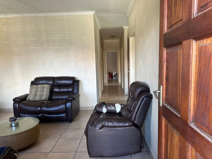 To Let 3 Bedroom Property for Rent in Waterval East North West